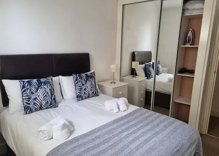 Stunning 2 Bed/2 Bath Flat In Waterloo, London