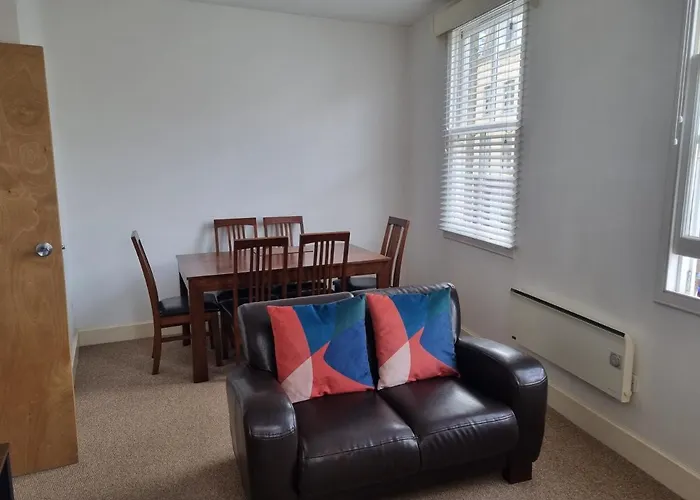 Stunning 2 Bed/2 Bath Flat In Waterloo, London