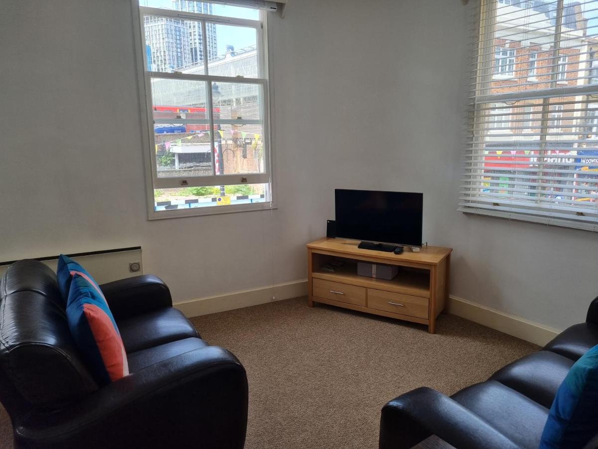 Stunning 2 Bed/2 Bath Flat In Waterloo, * Londra